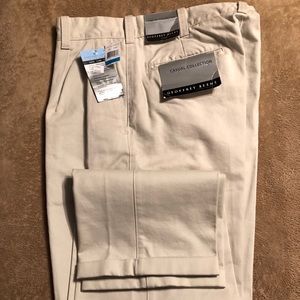 Men’s Geoffrey Beene dress khakis.